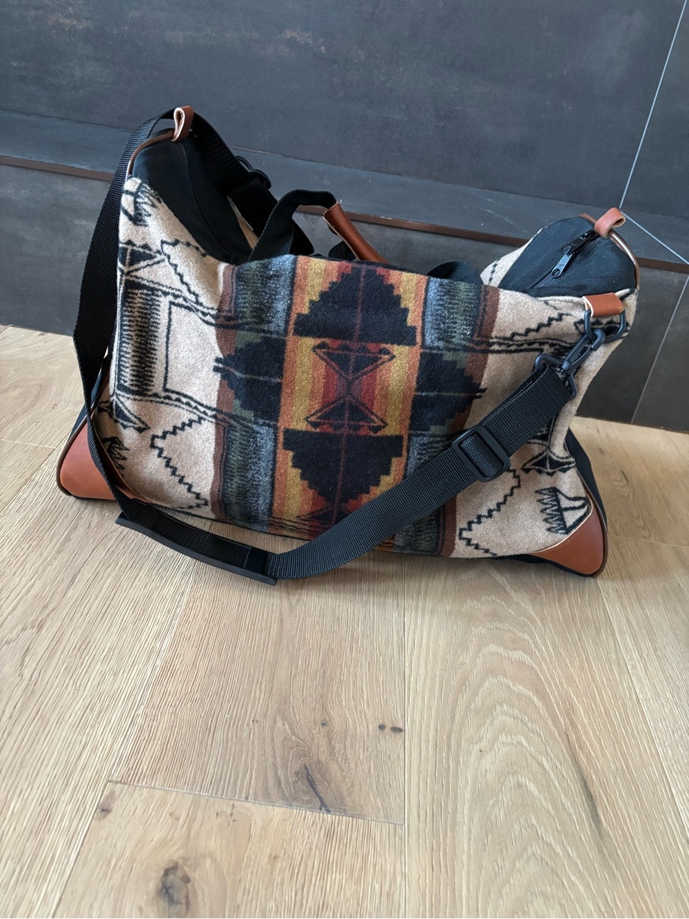 Pendleton Southwestern Wool Blend Weekender Duffle Travel Bag, Leather, Rancher - Picture 15 of 16